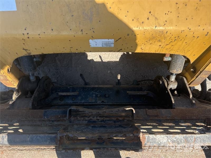 CAT 226B3 Two-Speed Skid Steer Loader Skid steer mini utovarivači