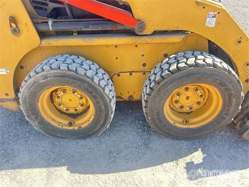CAT 226B3 Two-Speed Skid Steer Loader Skid steer mini utovarivači