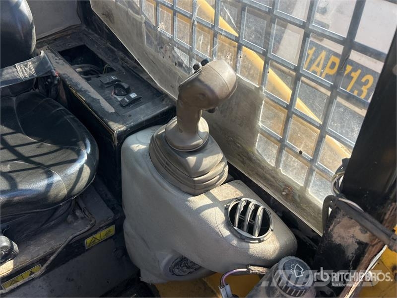CAT 226B3 Two-Speed Skid Steer Loader Skid steer mini utovarivači
