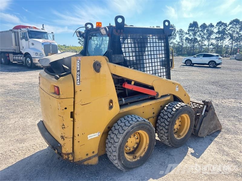 CAT 226B3 Two-Speed Skid Steer Loader Skid steer mini utovarivači