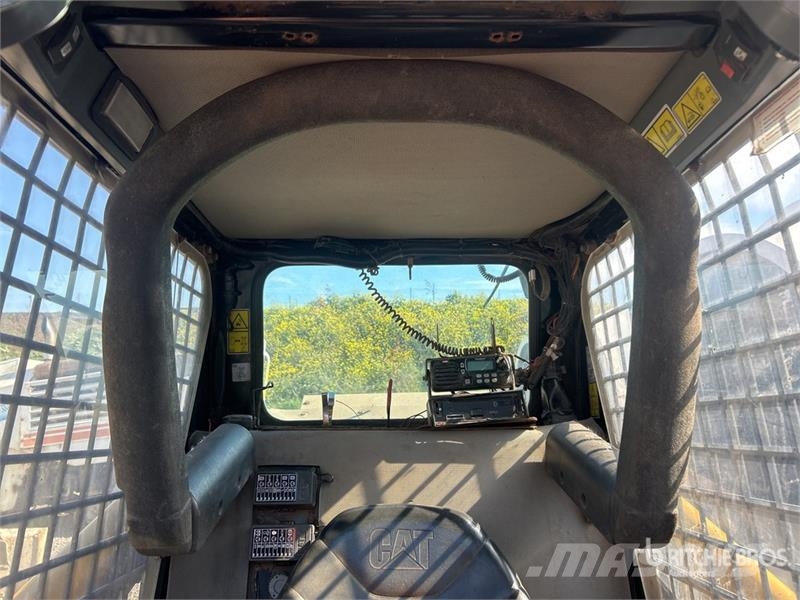 CAT 226B3 Two-Speed Skid Steer Loader Skid steer mini utovarivači