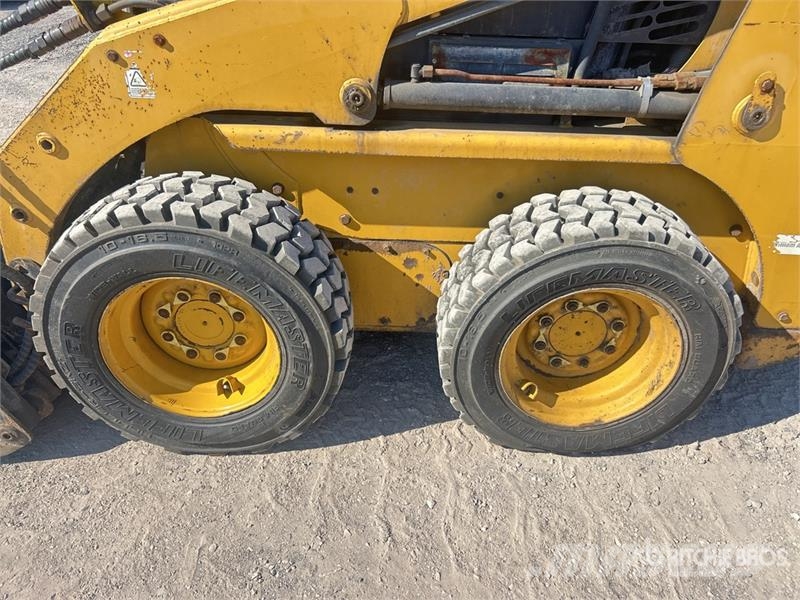 CAT 226B3 Two-Speed Skid Steer Loader Skid steer mini utovarivači