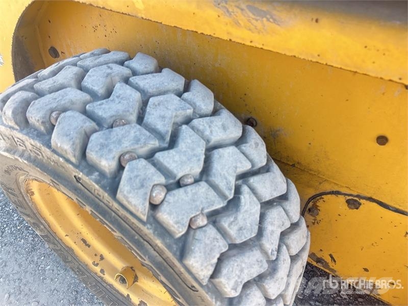 CAT 226B3 Two-Speed Skid Steer Loader Skid steer mini utovarivači