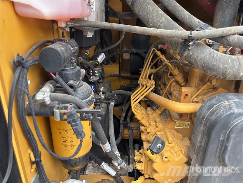 CAT 236D3 Two-Speed Skid Steer Loader 滑移装载机