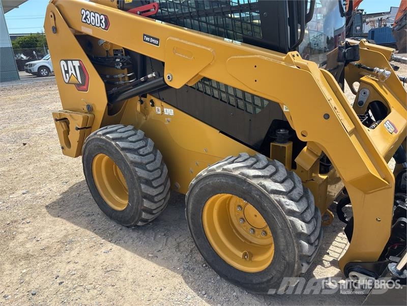CAT 236D3 Two-Speed Skid Steer Loader 滑移装载机