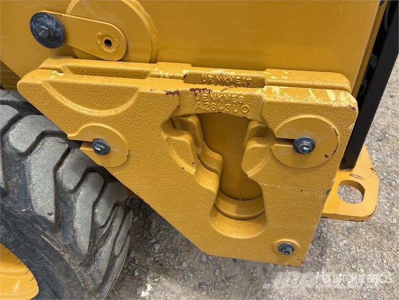 CAT 236D3 Two-Speed Skid Steer Loader 滑移装载机