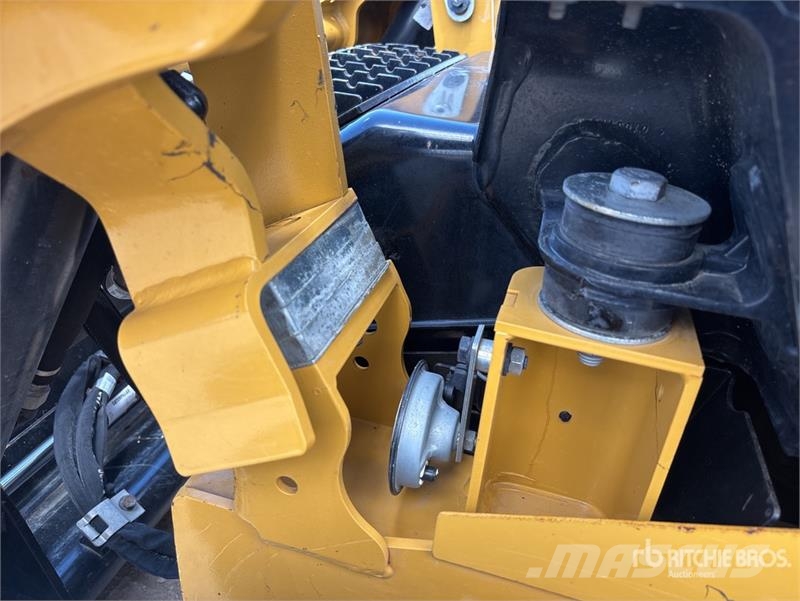 CAT 236D3 Two-Speed Skid Steer Loader 滑移装载机