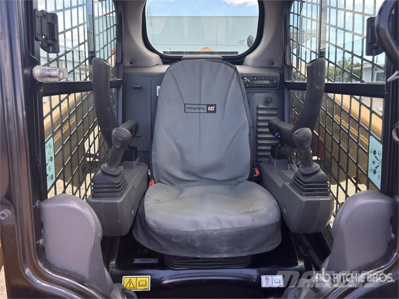 CAT 236D3 Two-Speed Skid Steer Loader 滑移装载机
