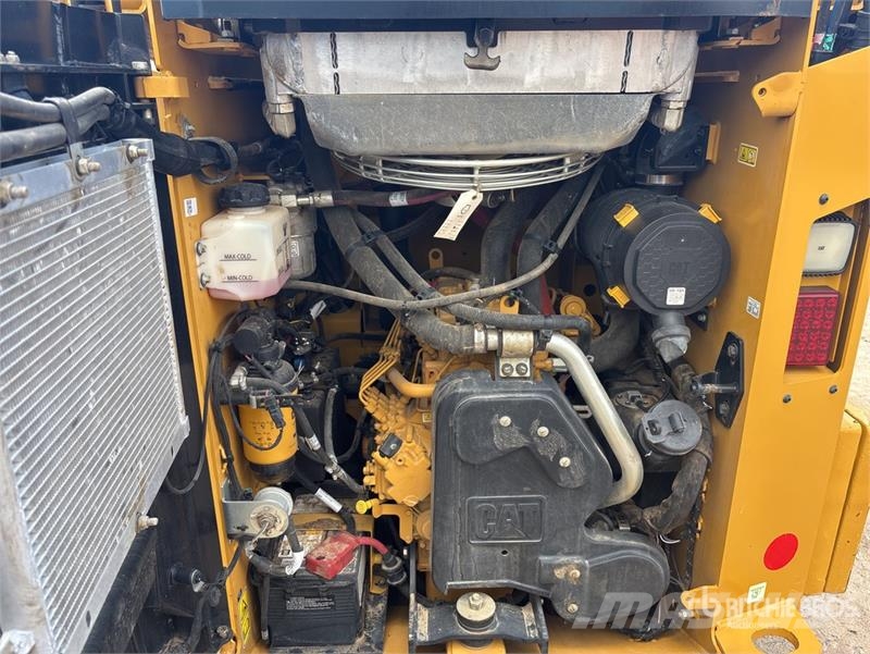 CAT 236D3 Two-Speed Skid Steer Loader 滑移装载机