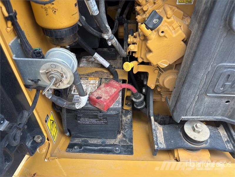CAT 236D3 Two-Speed Skid Steer Loader 滑移装载机