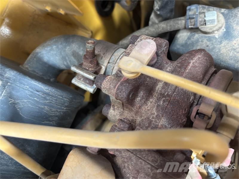 CAT 236D3 Two-Speed Skid Steer Loader 滑移装载机