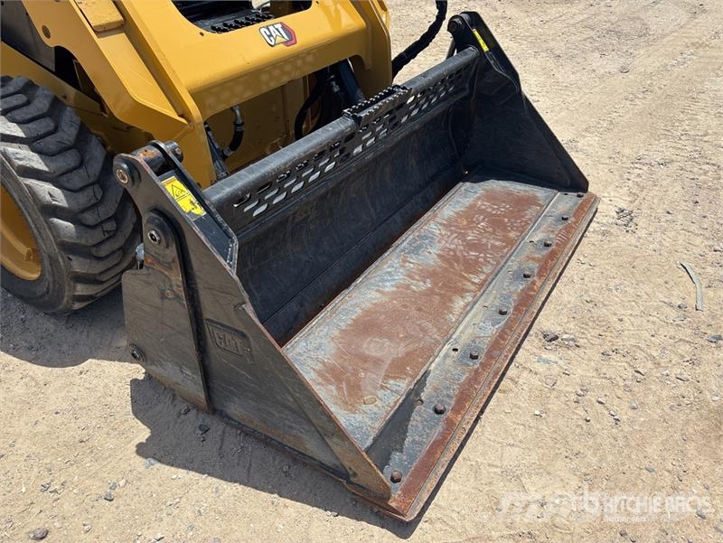 CAT 236D3 Two-Speed Skid Steer Loader 滑移装载机