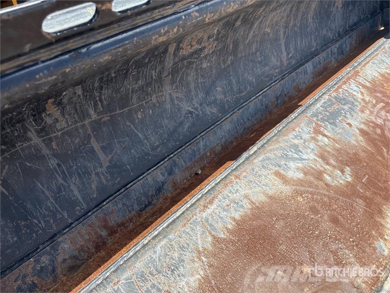 CAT 236D3 Two-Speed Skid Steer Loader 滑移装载机