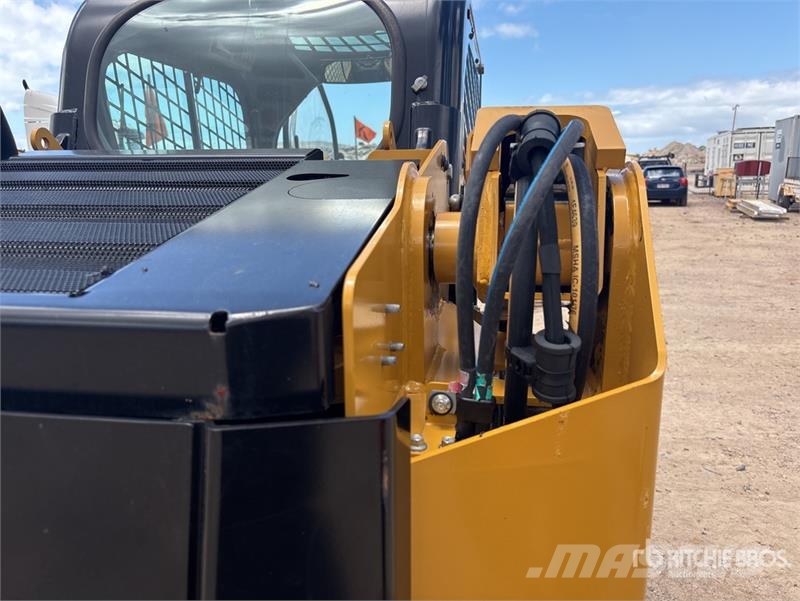 CAT 236D3 Two-Speed Skid Steer Loader 滑移装载机