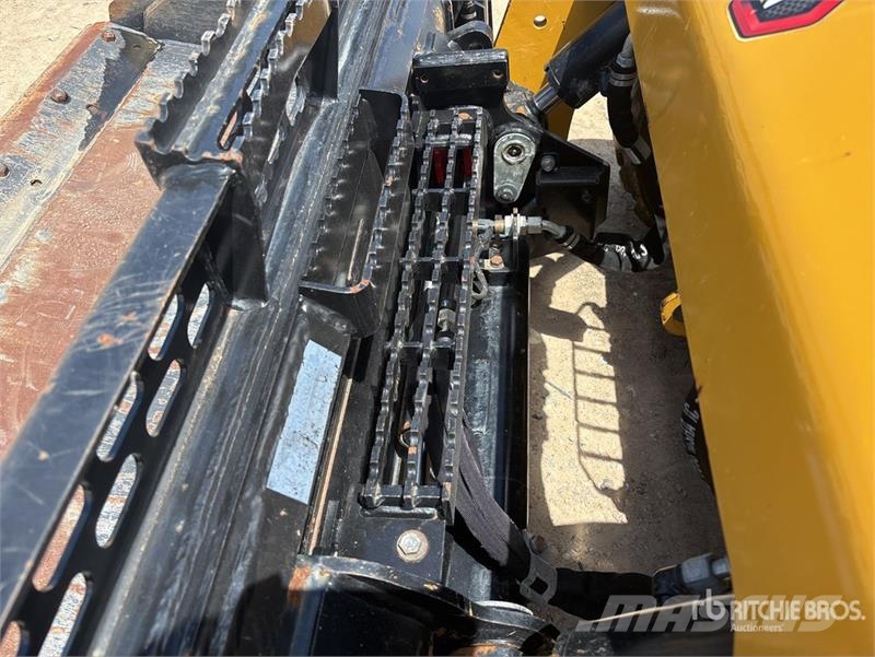 CAT 236D3 Two-Speed Skid Steer Loader 滑移装载机