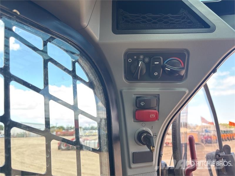 CAT 236D3 Two-Speed Skid Steer Loader 滑移装载机