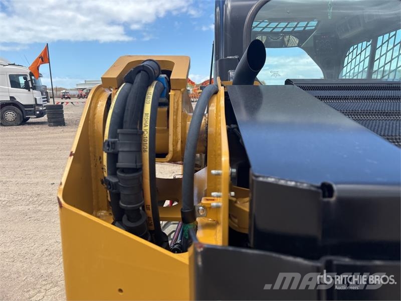 CAT 236D3 Two-Speed Skid Steer Loader 滑移装载机