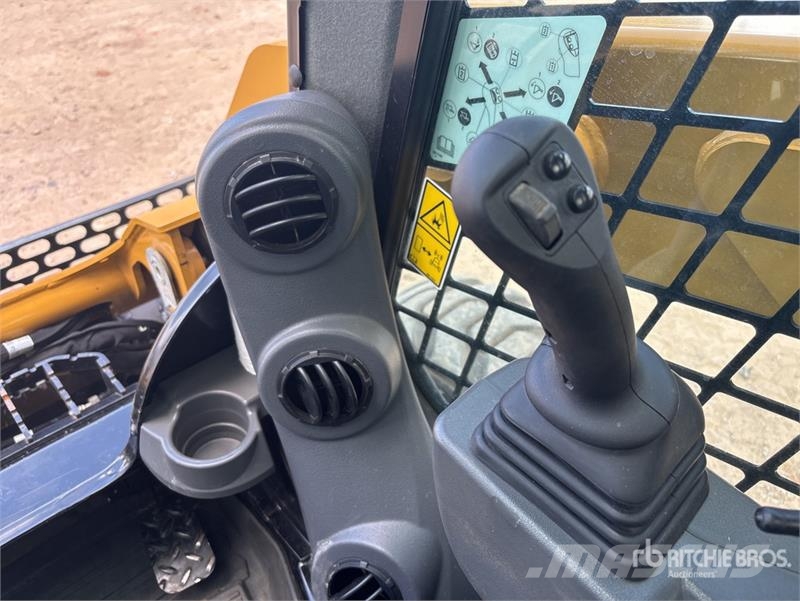 CAT 236D3 Two-Speed Skid Steer Loader 滑移装载机