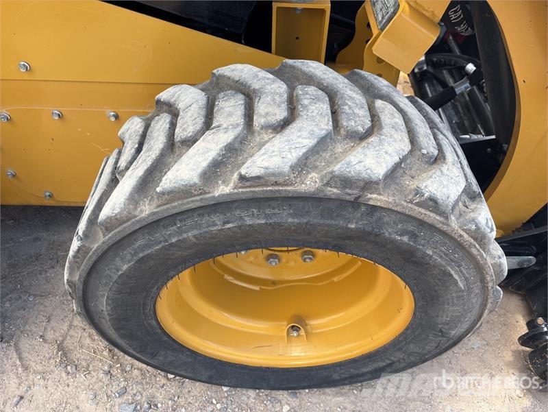 CAT 236D3 Two-Speed Skid Steer Loader 滑移装载机