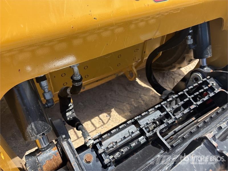 CAT 236D3 Two-Speed Skid Steer Loader 滑移装载机
