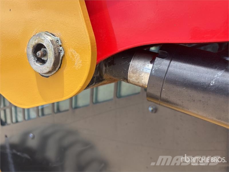 CAT 236D3 Two-Speed Skid Steer Loader 滑移装载机