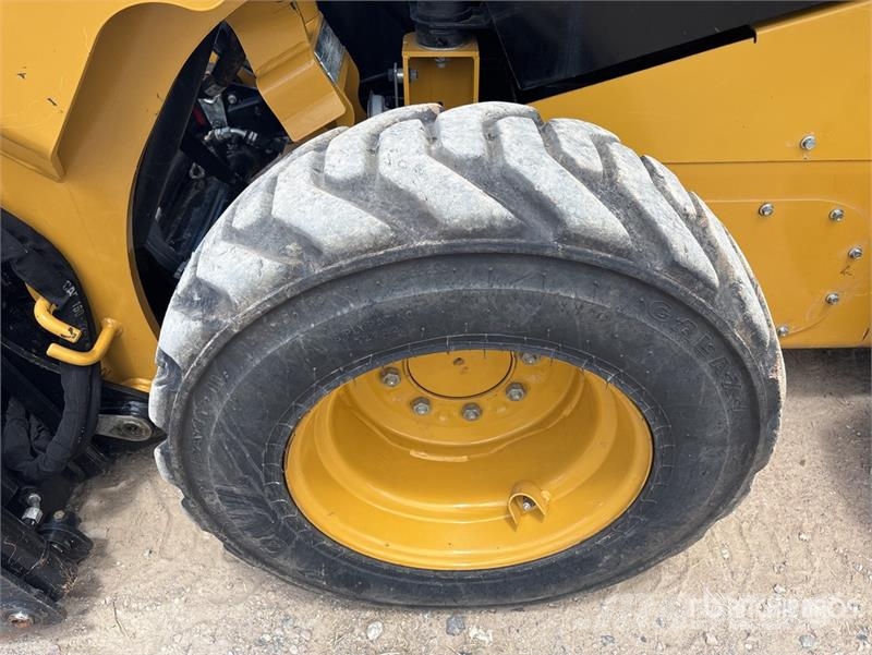 CAT 236D3 Two-Speed Skid Steer Loader 滑移装载机