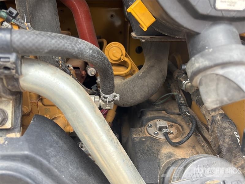 CAT 236D3 Two-Speed Skid Steer Loader 滑移装载机