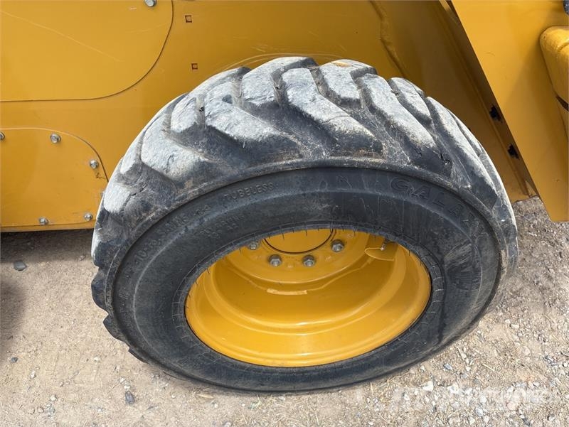 CAT 236D3 Two-Speed Skid Steer Loader 滑移装载机