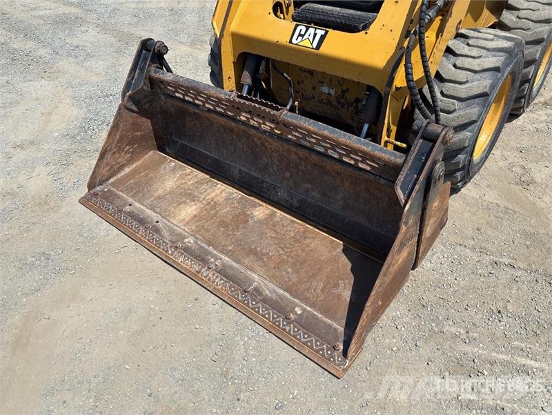 CAT 242D Mini incarcator
