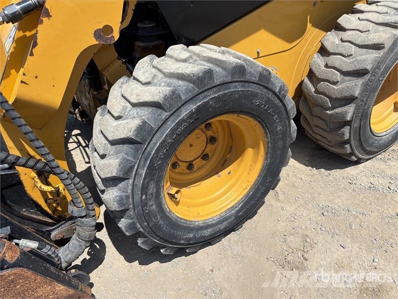 CAT 242D Mini incarcator