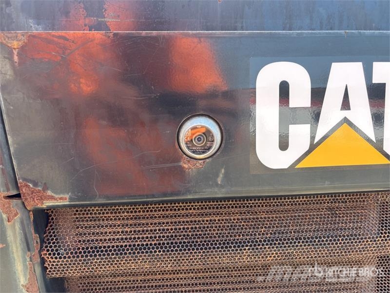 CAT 242D Mini incarcator