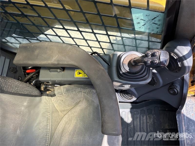 CAT 242D Mini incarcator