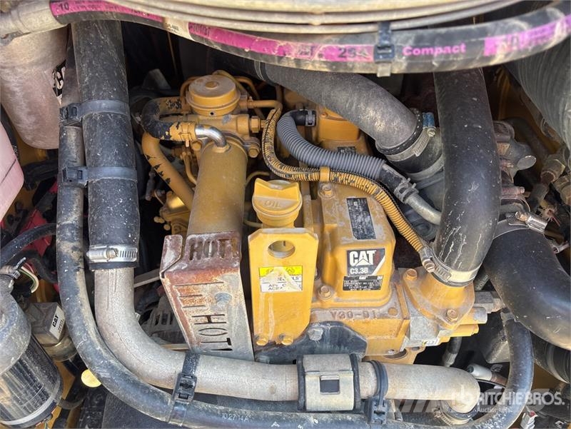 CAT 242D Mini incarcator