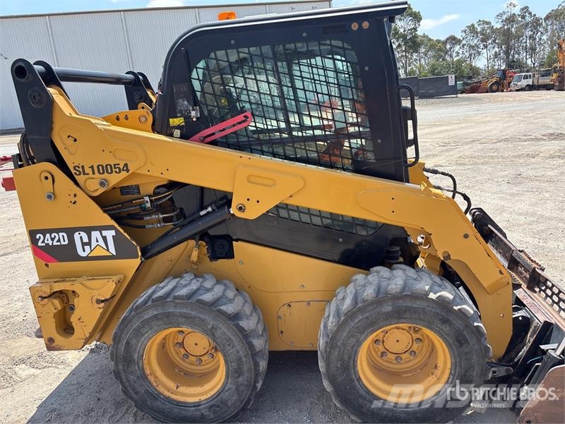 CAT 242D Mini incarcator