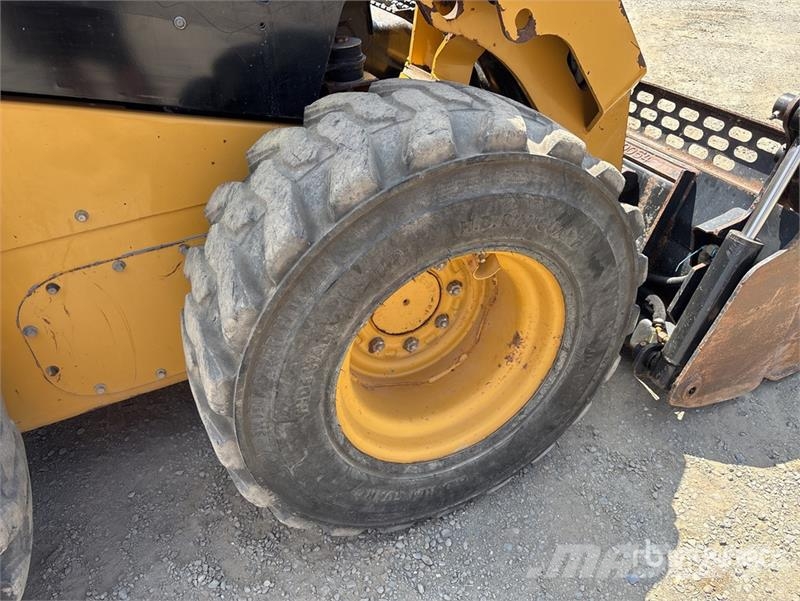 CAT 242D Mini incarcator