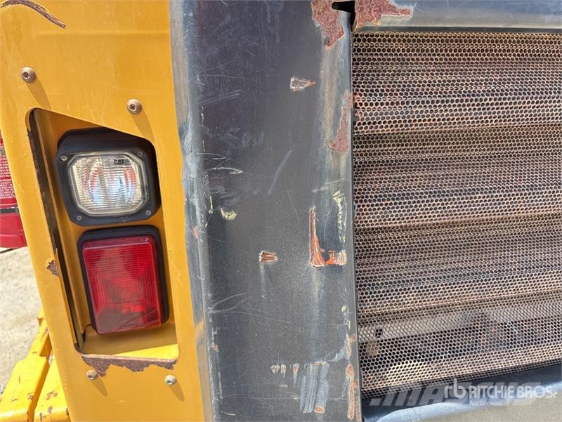 CAT 242D Mini incarcator