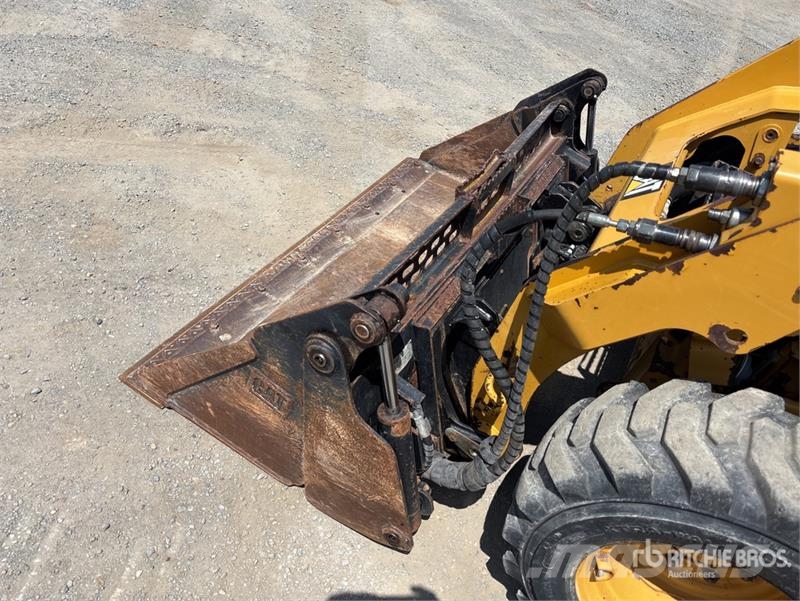 CAT 242D Mini incarcator