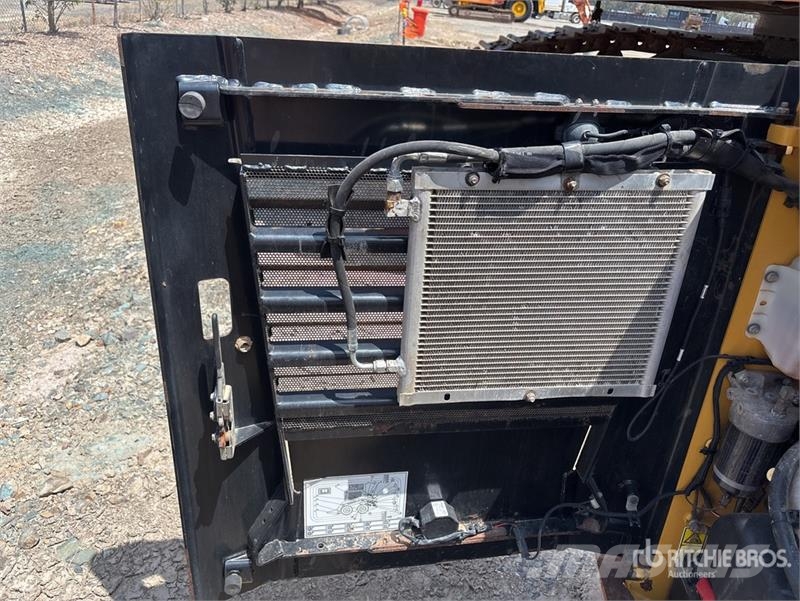 CAT 242D Mini incarcator