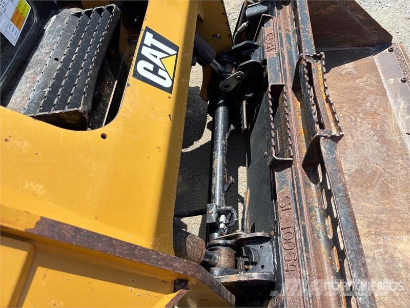 CAT 242D Mini incarcator