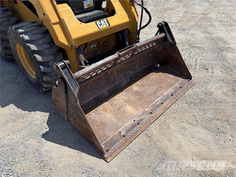 CAT 242D Mini incarcator