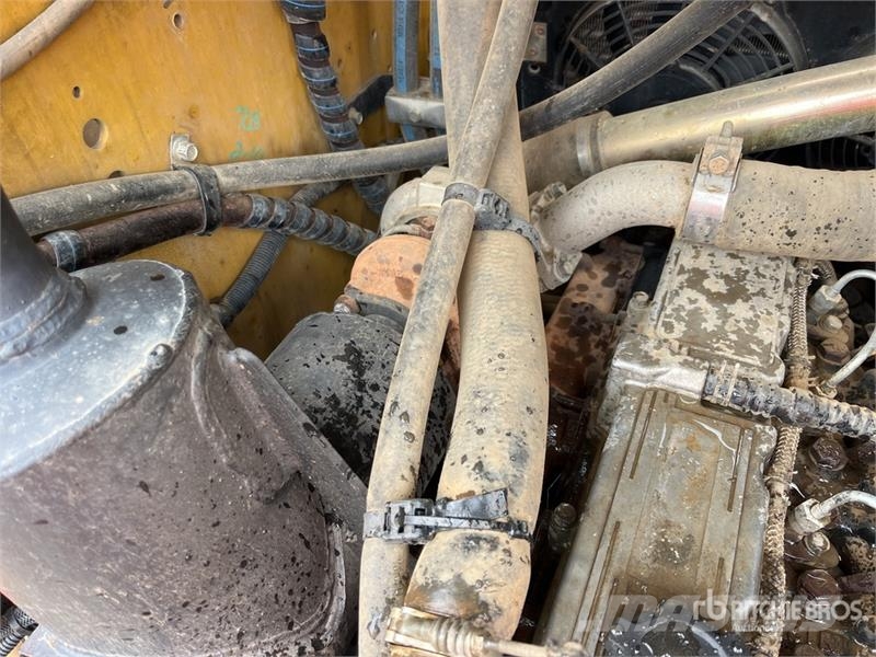 CAT 279C لوادر انزلاقية التوجيه