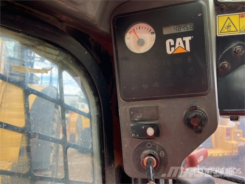 CAT 279C لوادر انزلاقية التوجيه