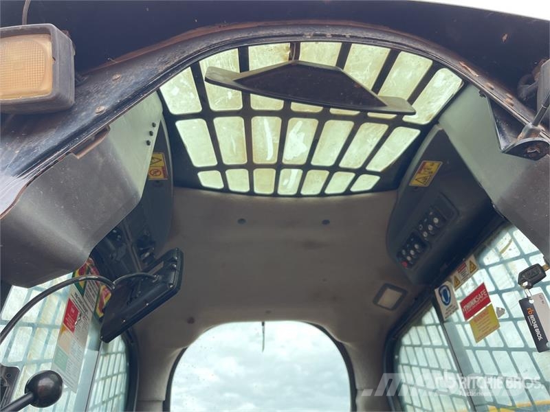 CAT 279C لوادر انزلاقية التوجيه