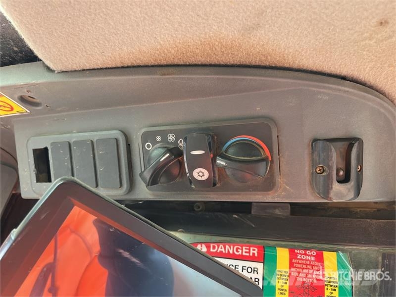 CAT 279C لوادر انزلاقية التوجيه