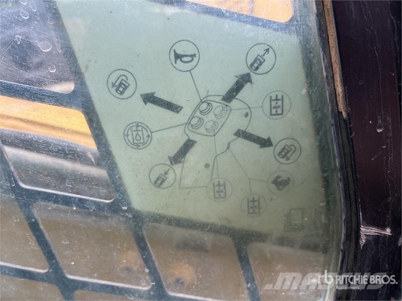 CAT 279C لوادر انزلاقية التوجيه