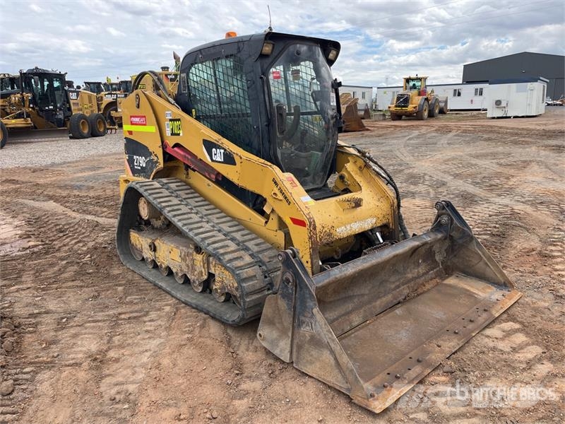 CAT 279C لوادر انزلاقية التوجيه