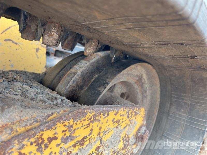 CAT 279C لوادر انزلاقية التوجيه