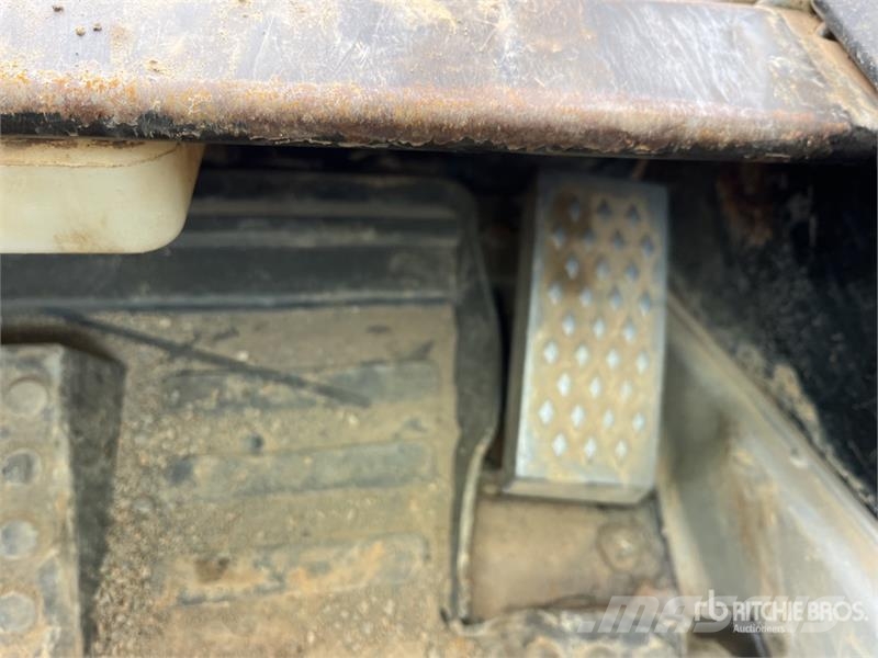 CAT 279C لوادر انزلاقية التوجيه