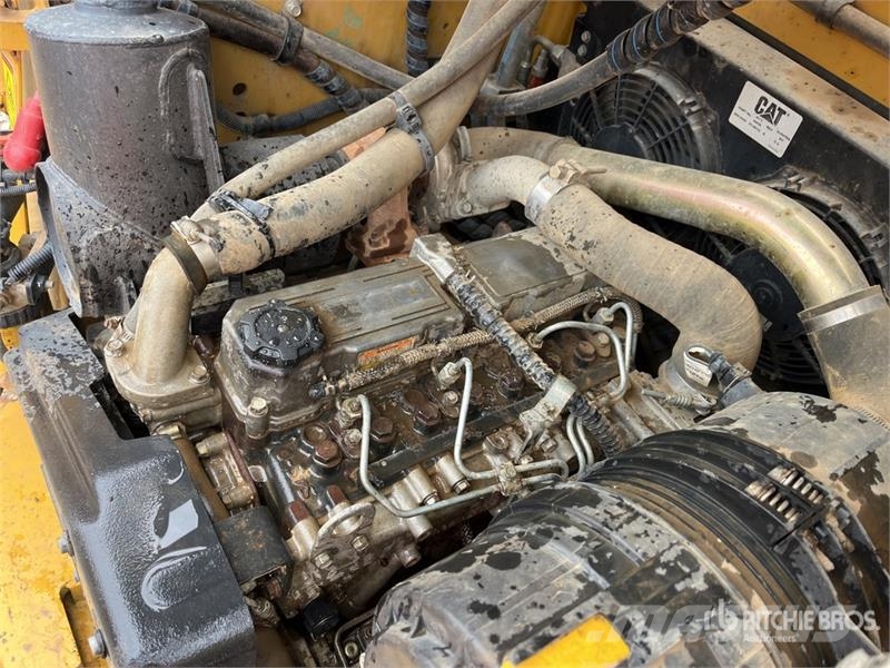 CAT 279C لوادر انزلاقية التوجيه