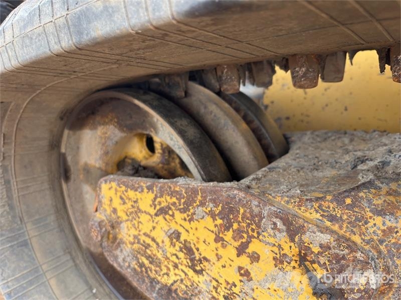 CAT 279C لوادر انزلاقية التوجيه